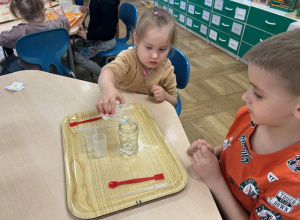 Witajcie w świecie chemii! - realizacji projektu edukacyjnego "Mali chemicy- Wielkie odkrycia!"