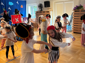 Musical "Hej, ho, żagle staw!" - pożegnanie dzieci z grupy "Sówki"