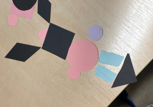 Postać ułożona z figur geometrycznych