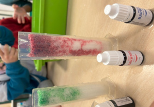 śnieg zmienia barwę