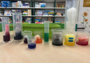 topniejący kolorowy śnieg