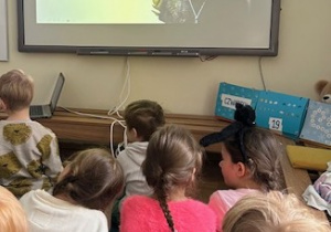 prezentacją przedstawiającą Marię Skłodowską- Curie